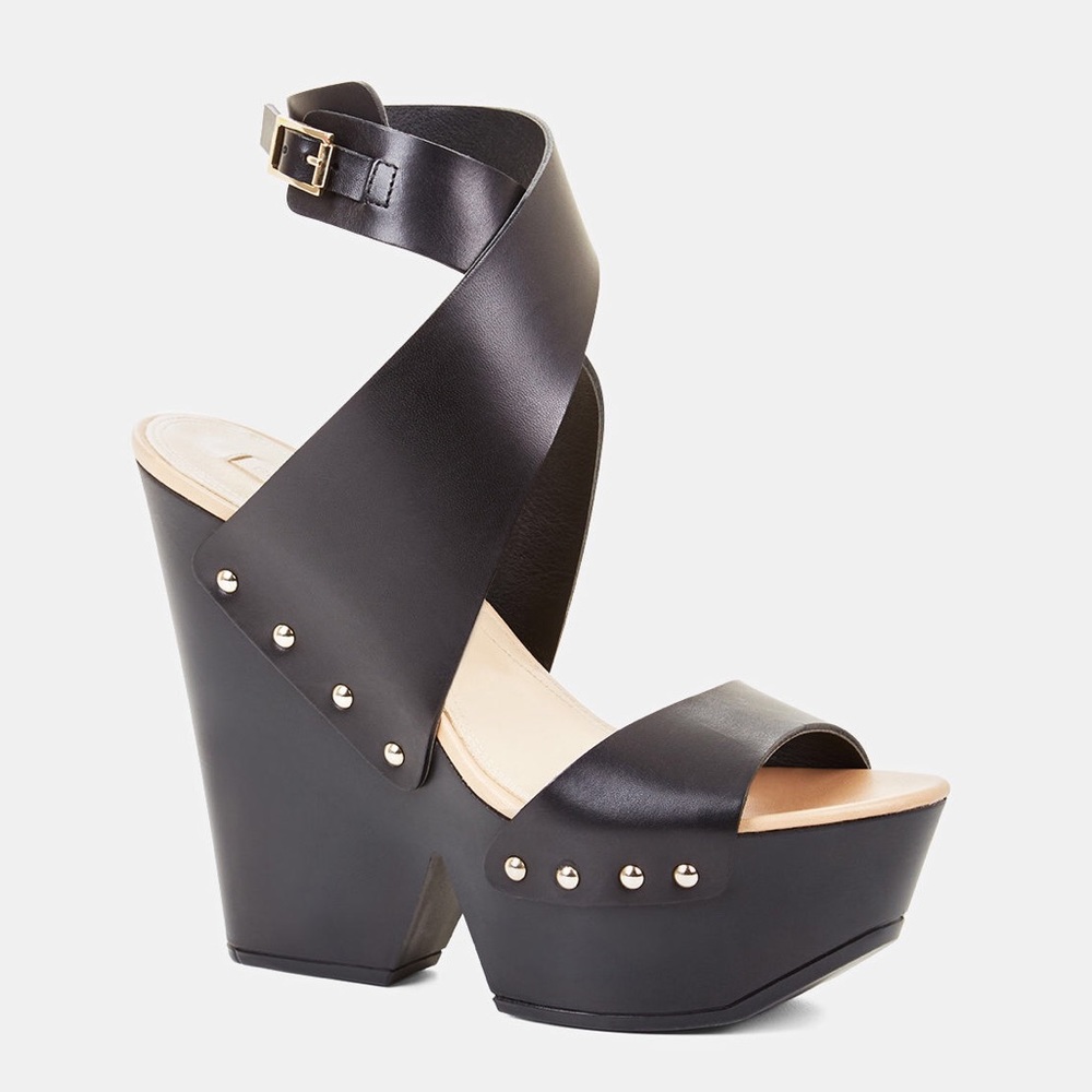 BCBG Runway Cassius Wedge Sandal Size 6.5-BLK